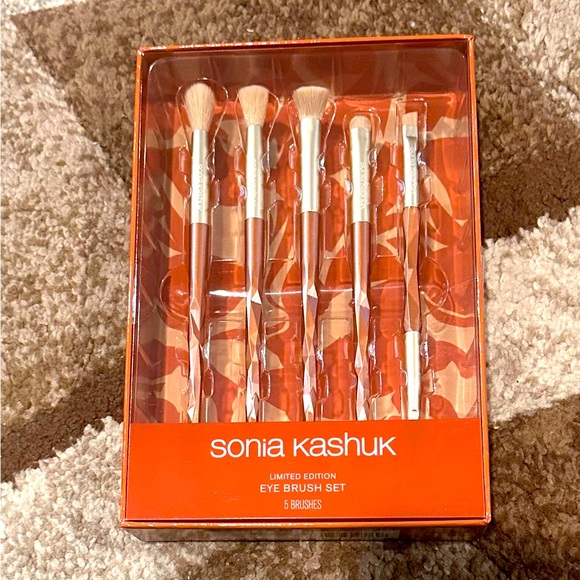 Sonia Kashuk Other - Sonia Kashuk Limited Edition Eye Brush Set
New in sealed box